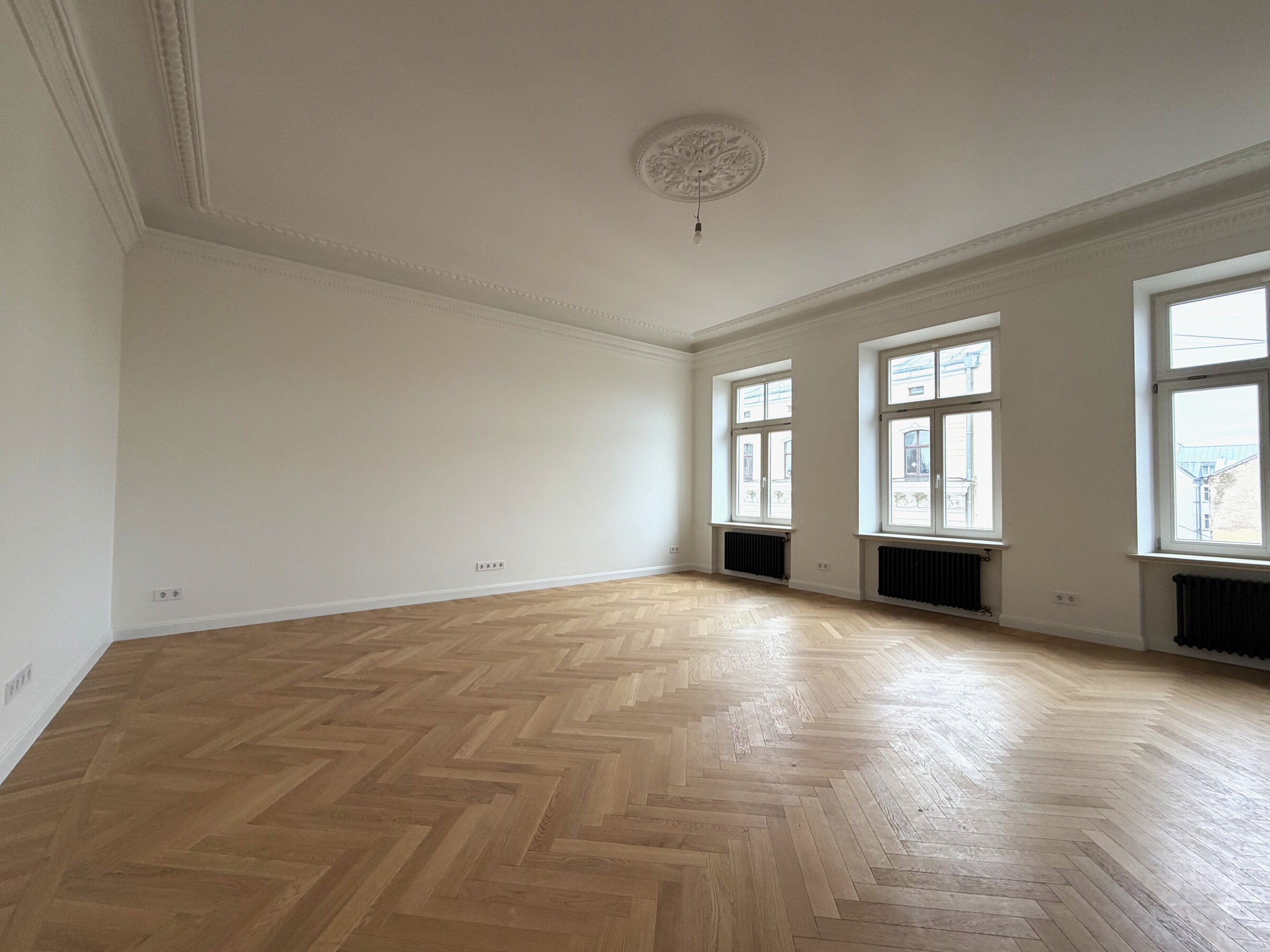 3-room apartment — Riga, Centrs, Dzirnavu iela 53 — photo 3