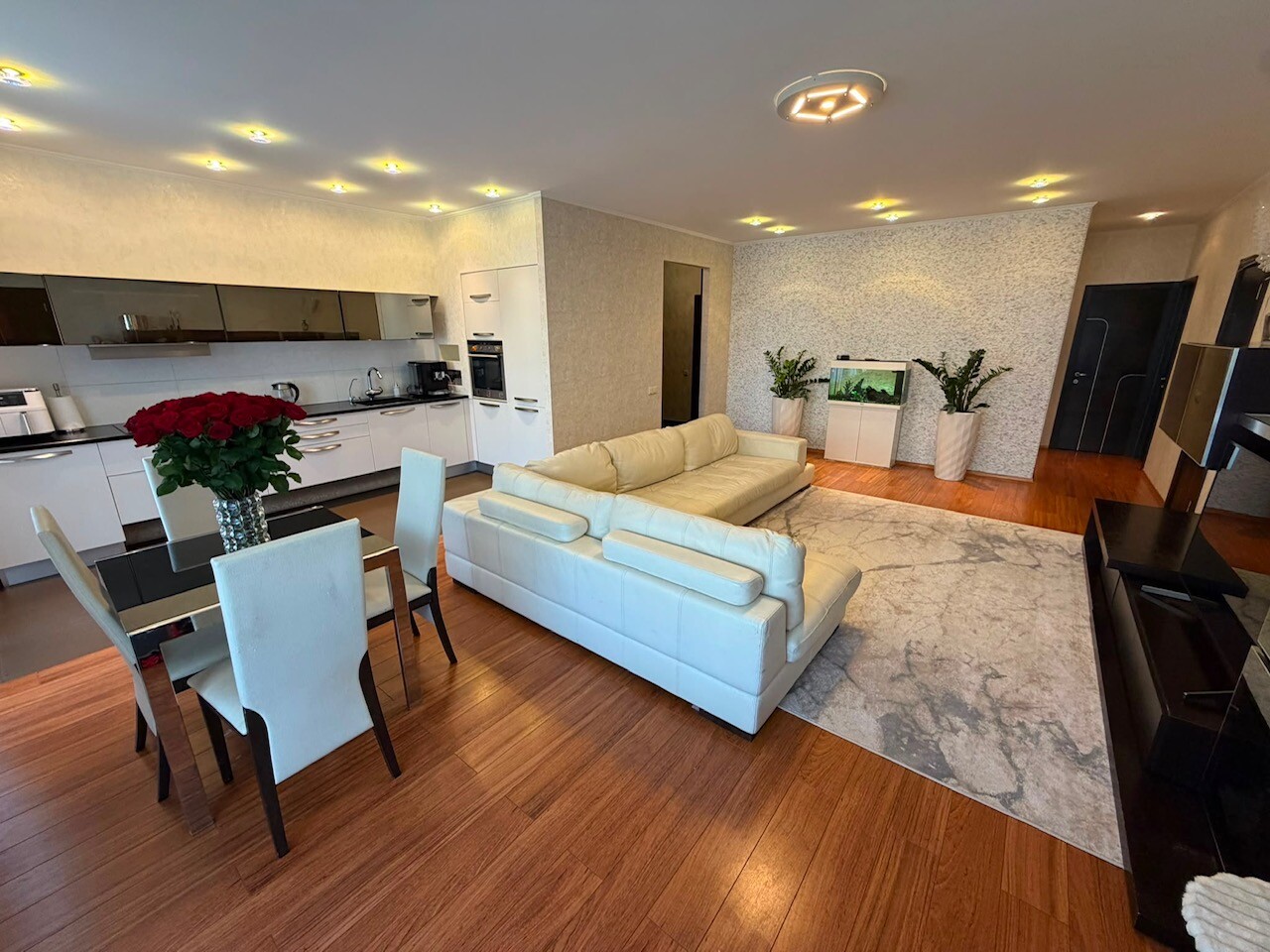 3-room apartment — Riga, Ziepniekkalns, Kaplavas iela 5 — photo 1