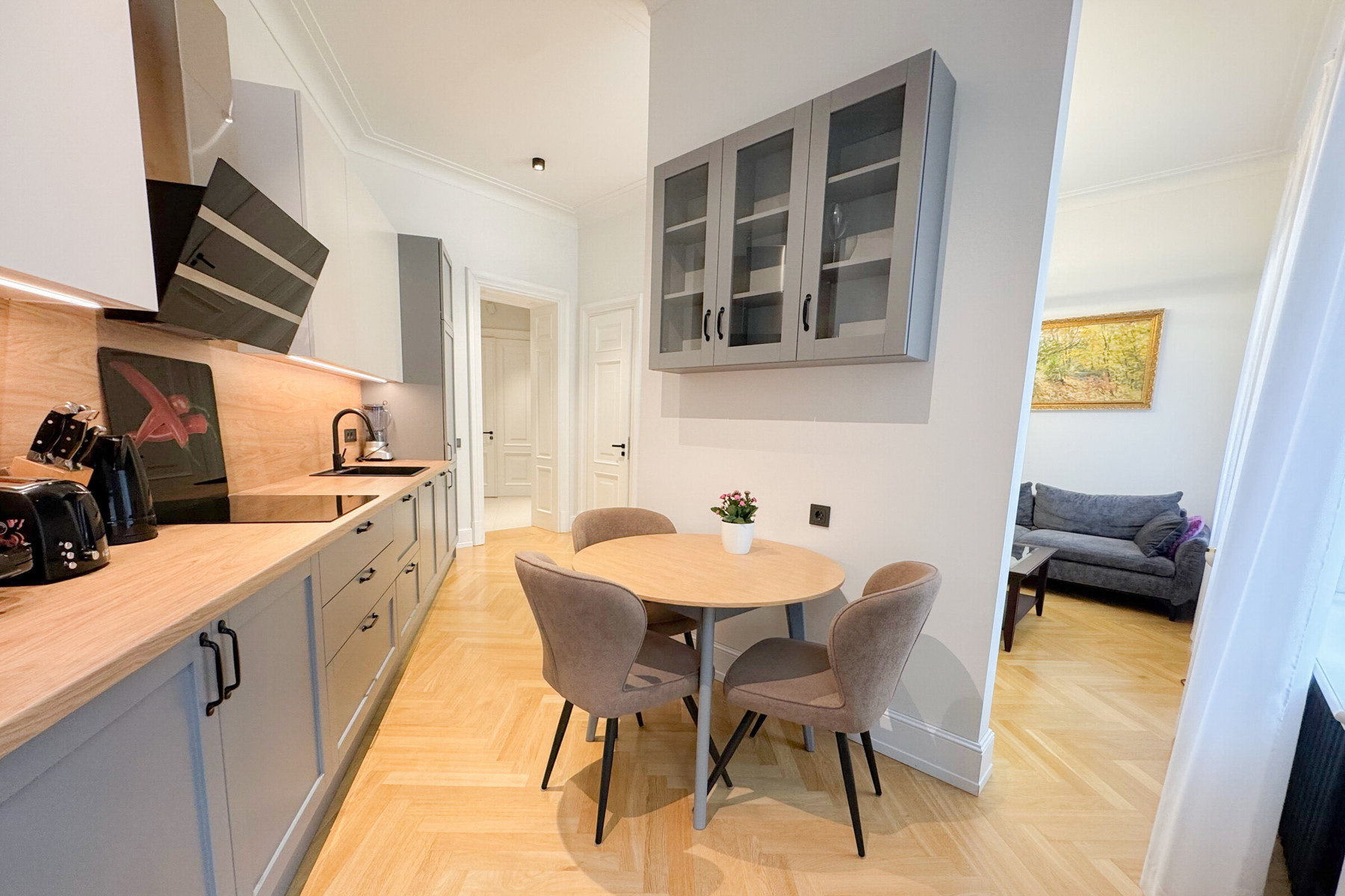 2-room apartment — Riga, Centrs, Krišjāņa Barona iela 30 — photo 1