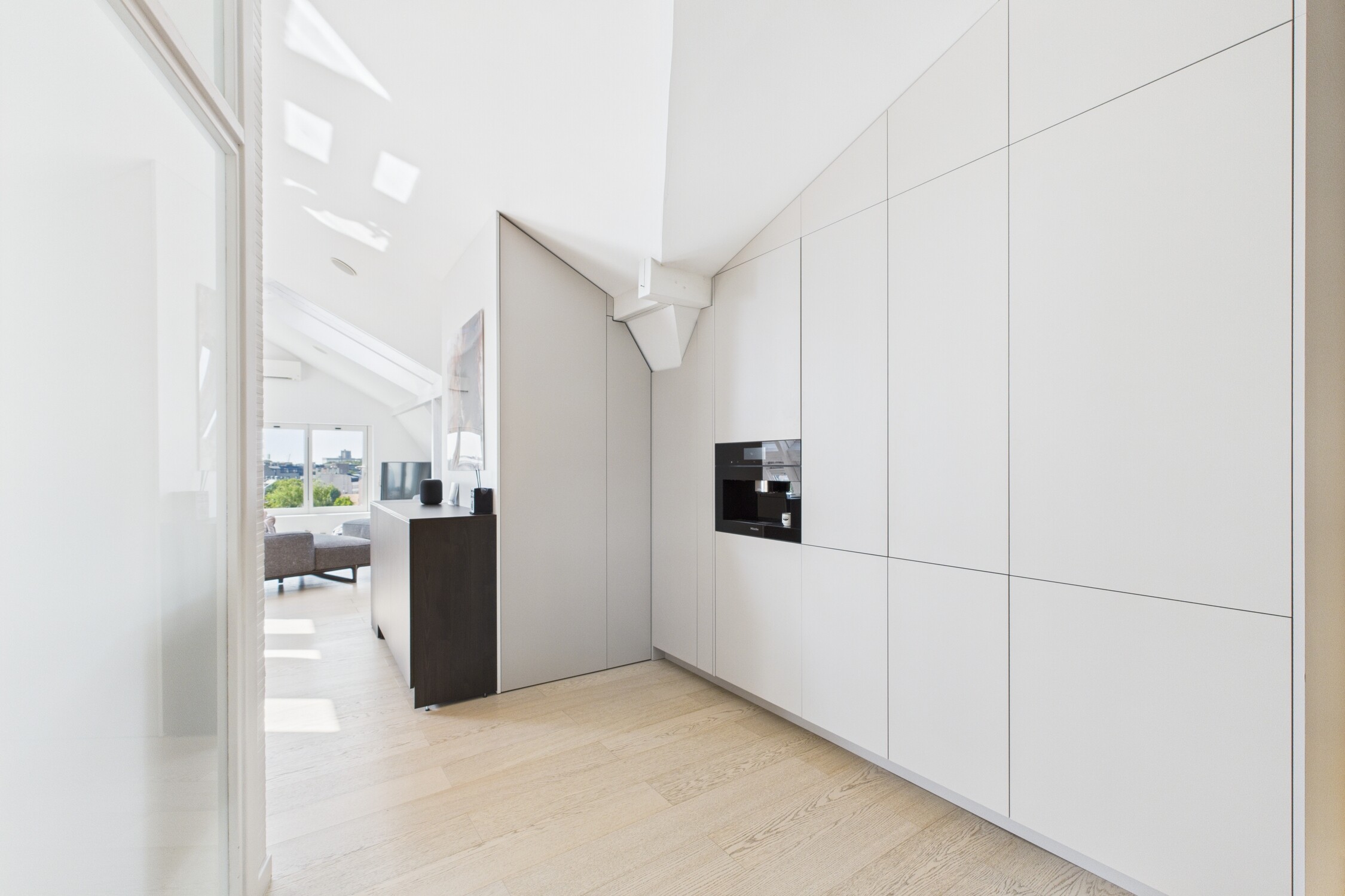 3-room apartment — Riga, Centrs, Dzirnavu iela 31 — photo 2