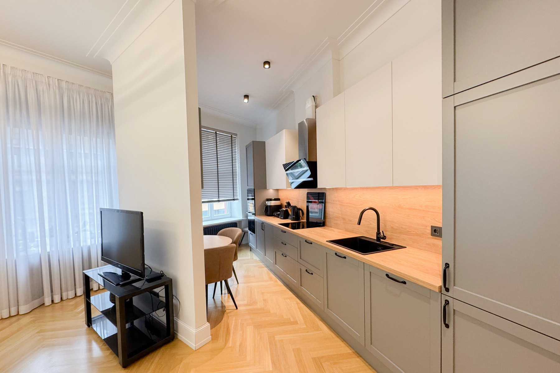 2-room apartment — Riga, Centrs, Krišjāņa Barona iela 30 — photo 4
