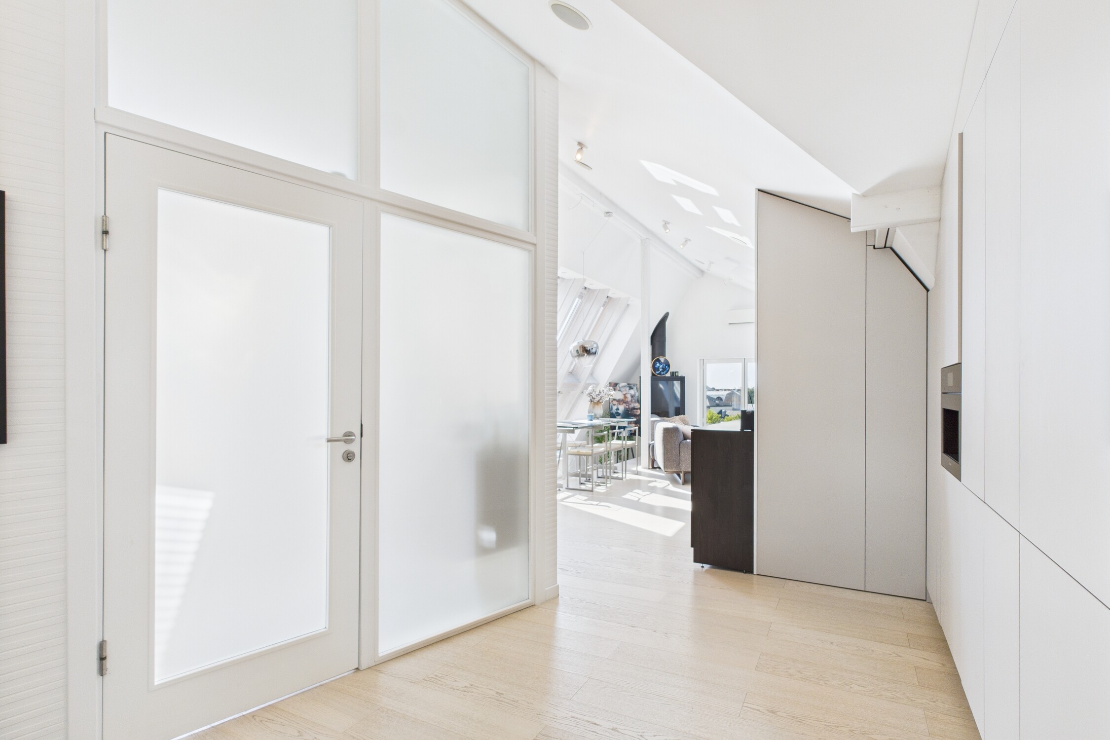 3-room apartment — Riga, Centrs, Dzirnavu iela 31 — photo 3