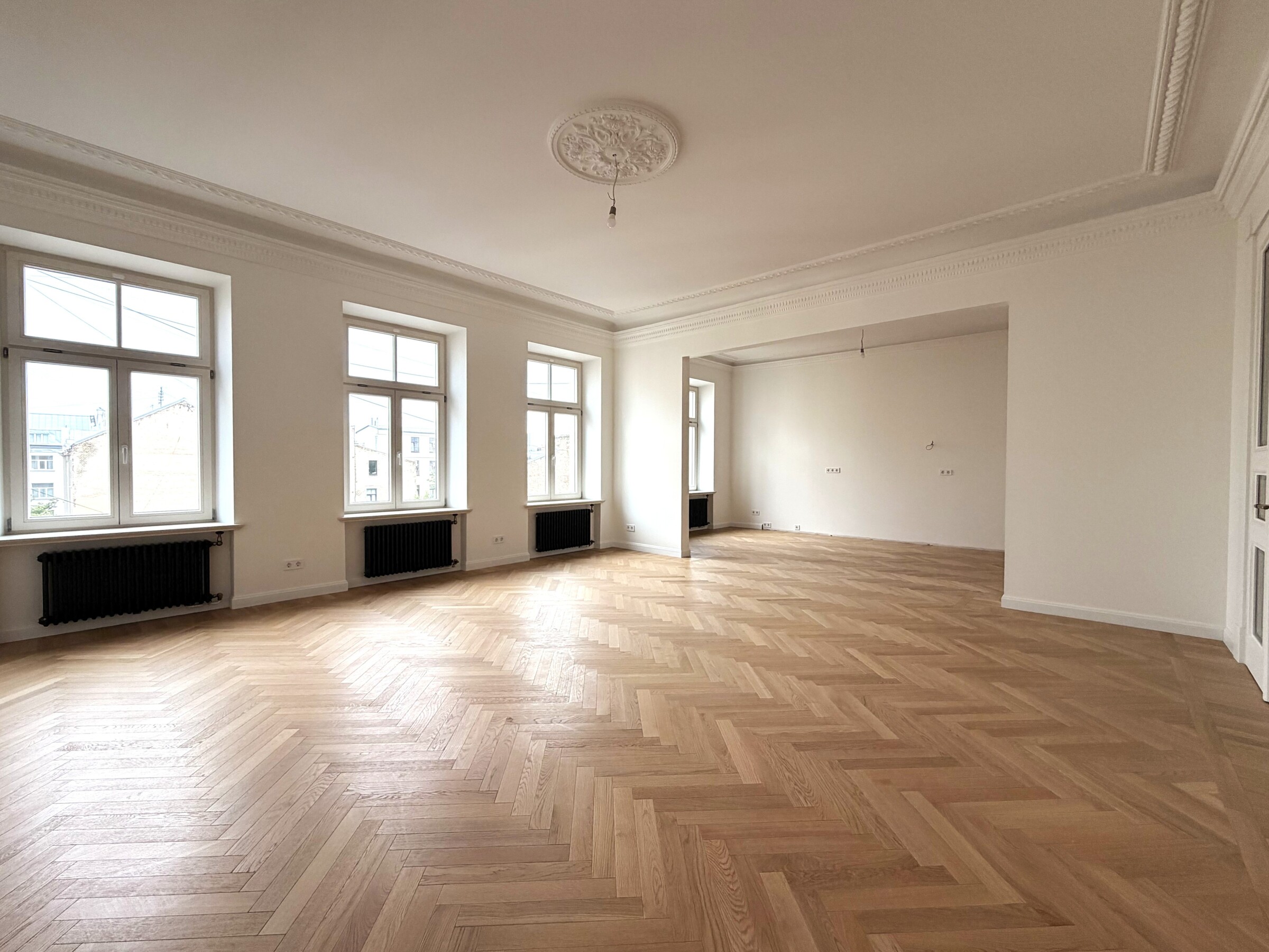 3-room apartment — Riga, Centrs, Dzirnavu iela 53 — photo 1