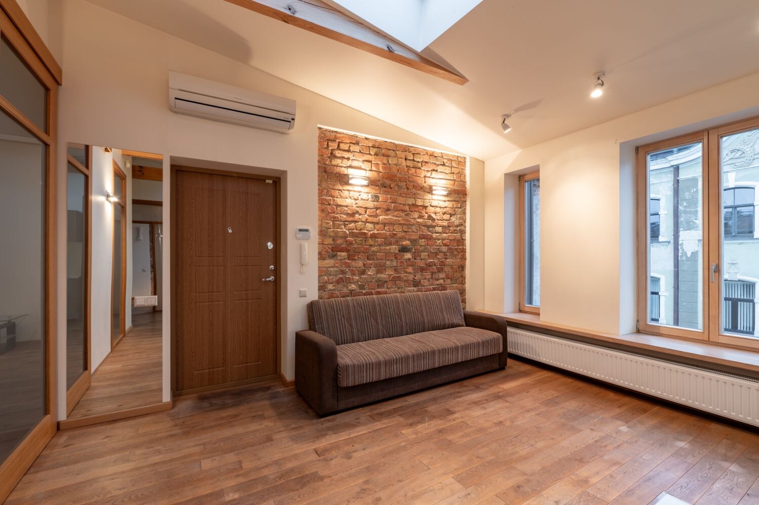 3-room apartment — Riga, Centrs, Dzirnavu iela 70 — photo 1