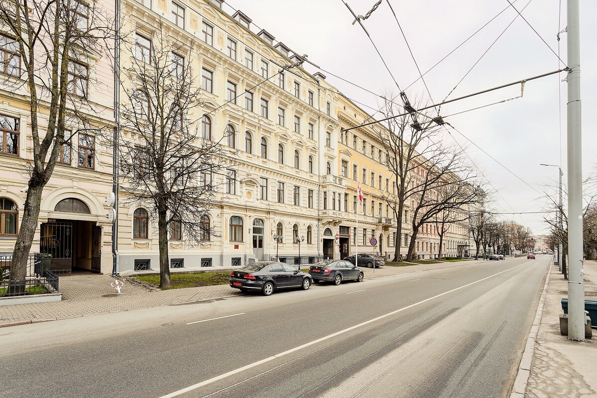 3-room apartment — Riga, Centrs, Raiņa bulvāris 3 — photo 1