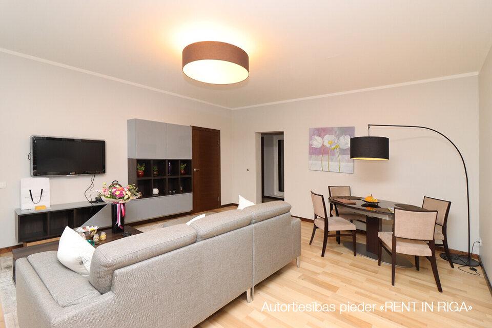 4-room apartment for rent — Jūrmala, Bulduri, Vienības prospekts 34 — photo 1