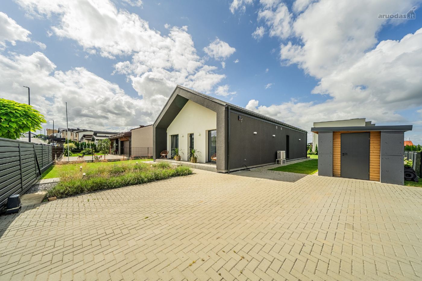 4 kambarių namas - Kaunas, Šilainiai, V. Šiugždinio g.