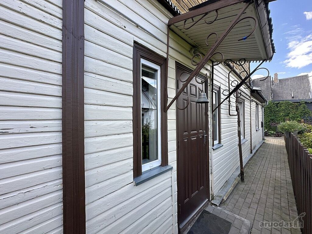 Panevėžys, Centras, J. Basanavičiaus g., rąstinė namo dalis — photo 5