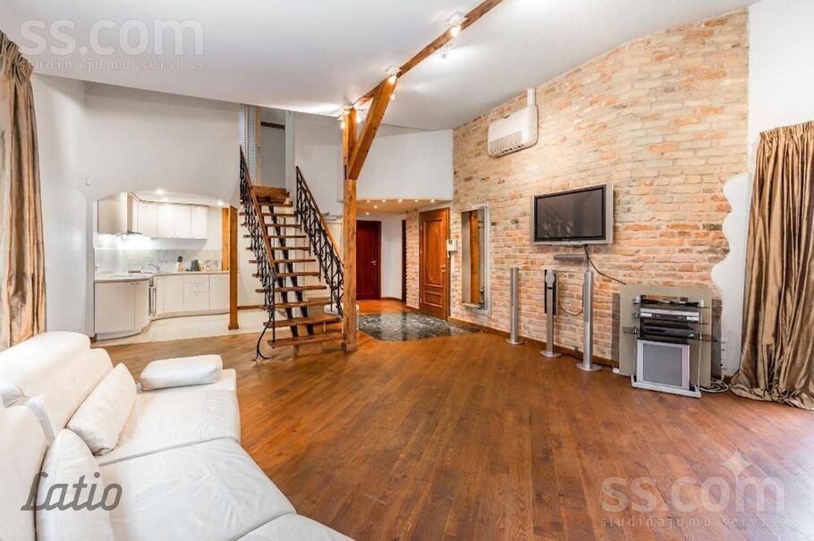 3-room apartment for sale — Rīga, Vecrīga, Peitavas 5 — photo 1
