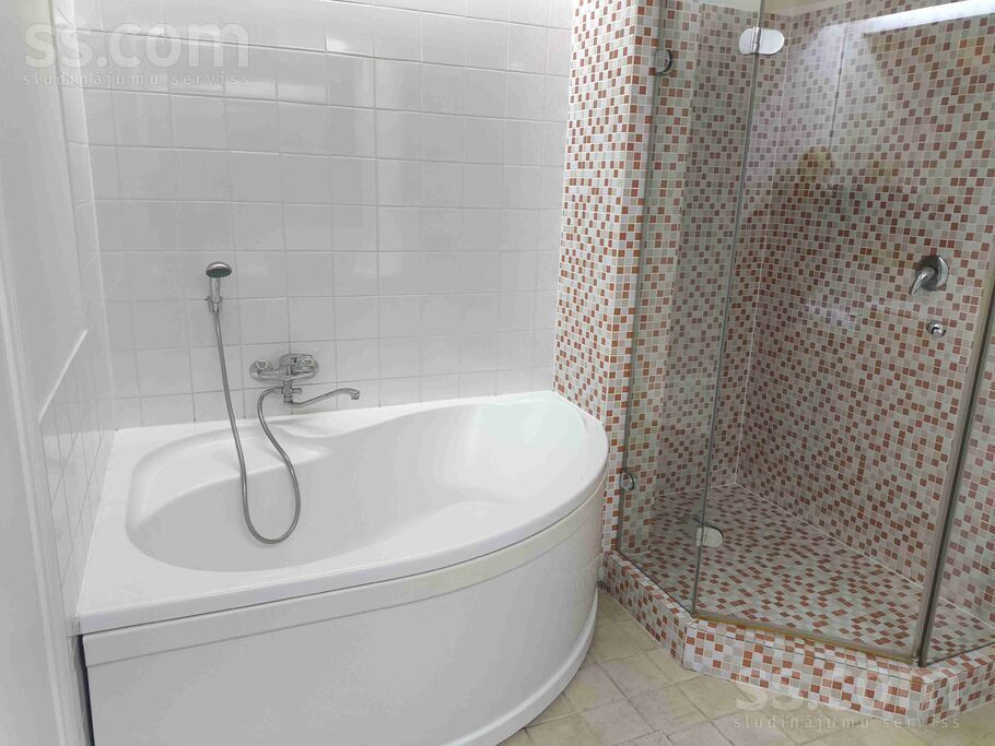4-room apartment for rent — Rīga, centrs, Kalpaka bulv. 9 — photo 12