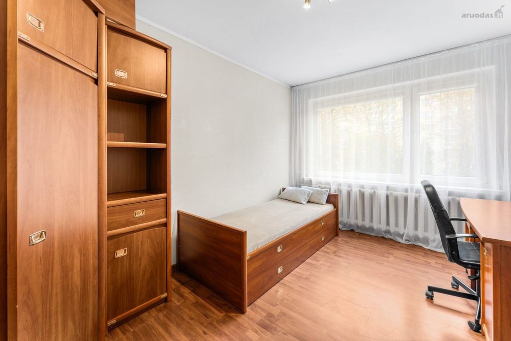 4-room apartment for sale — Šiauliai, Lieporiai, V. Grinkevičiaus g. — photo 1